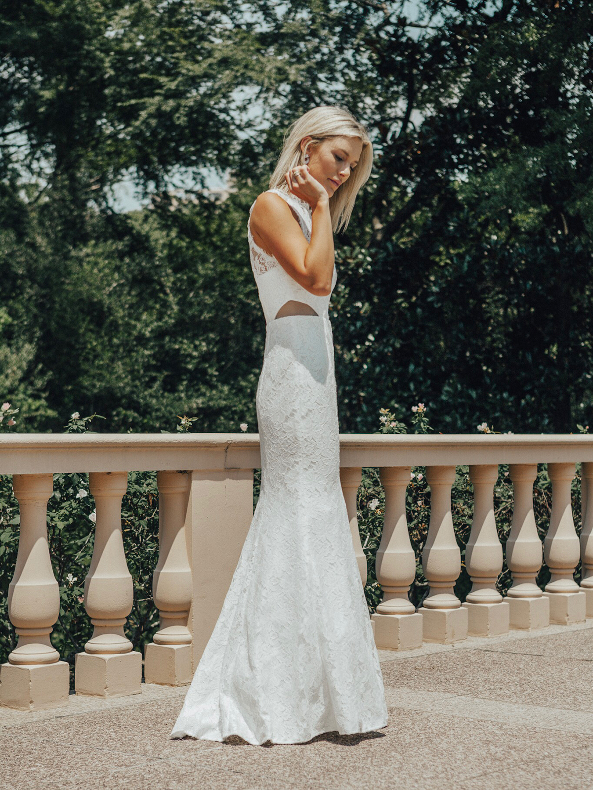 white lace trumpet wedding dress for the bride on a budget