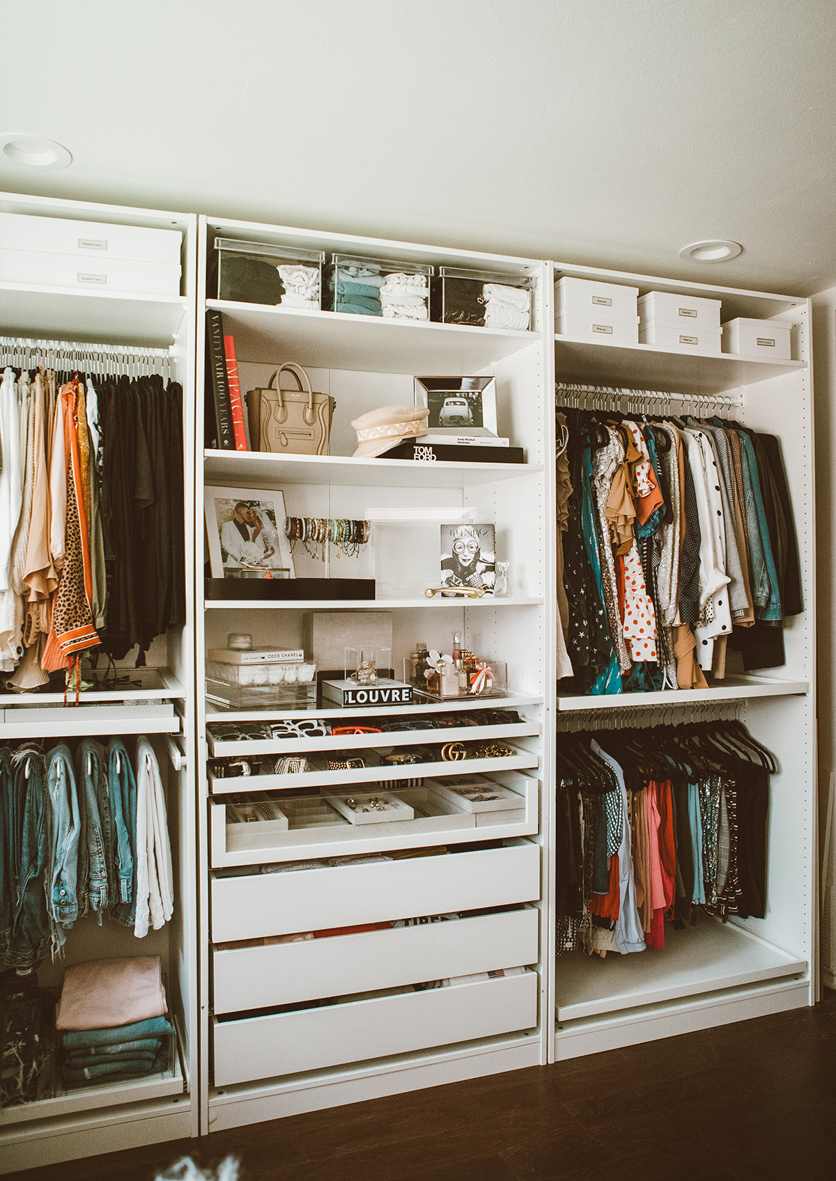blogger so sage turned her spare bedroom into a cloffice