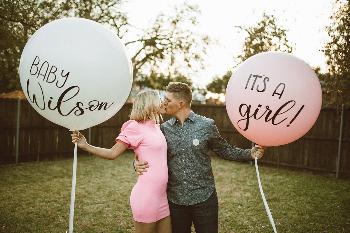 gender reveal with calligraphy balloons