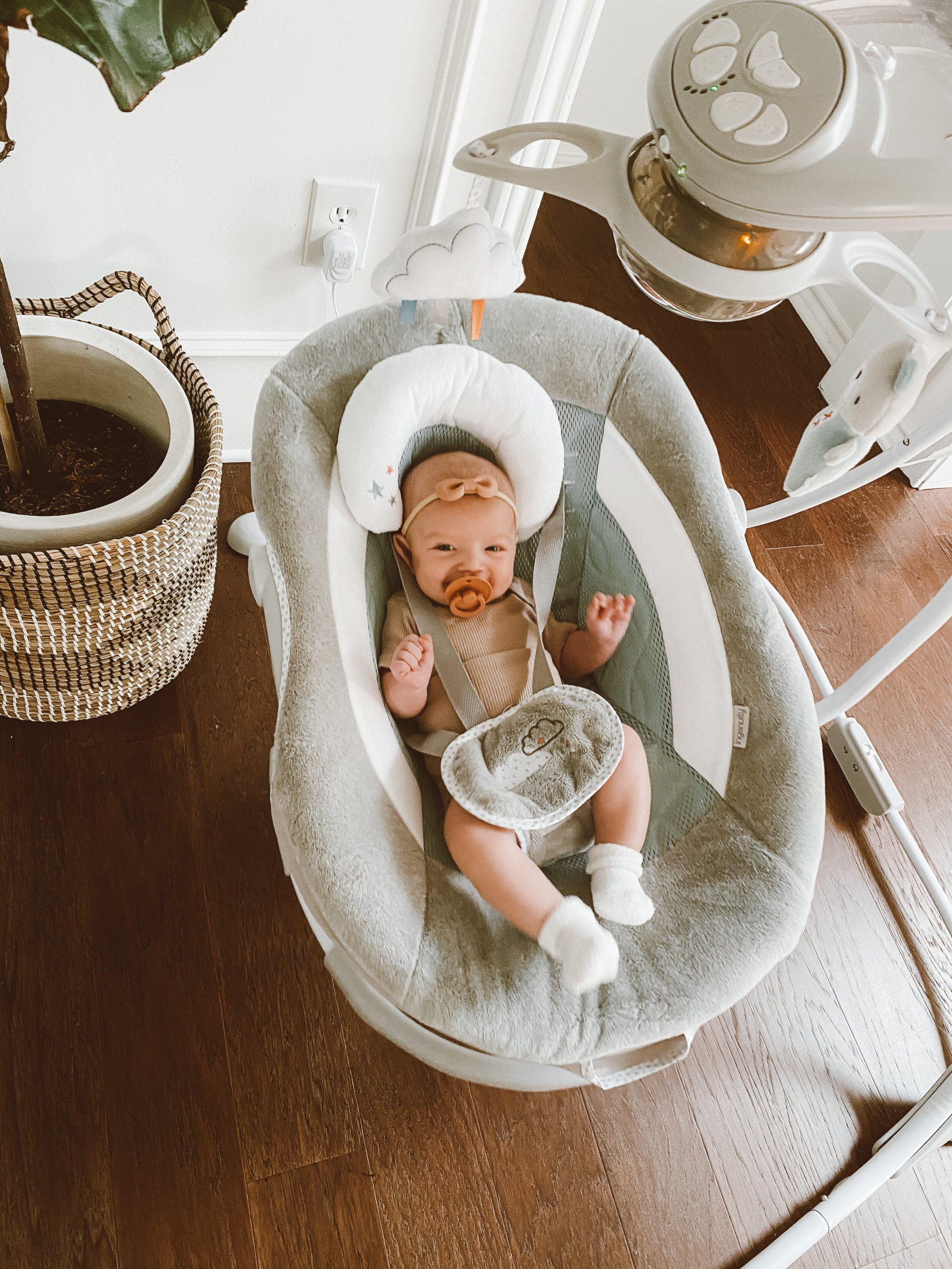 baby swing vs mamaRoo review and comparison