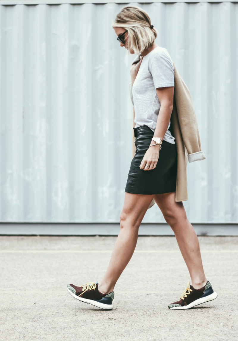 sneakers-and-skirt-outfit