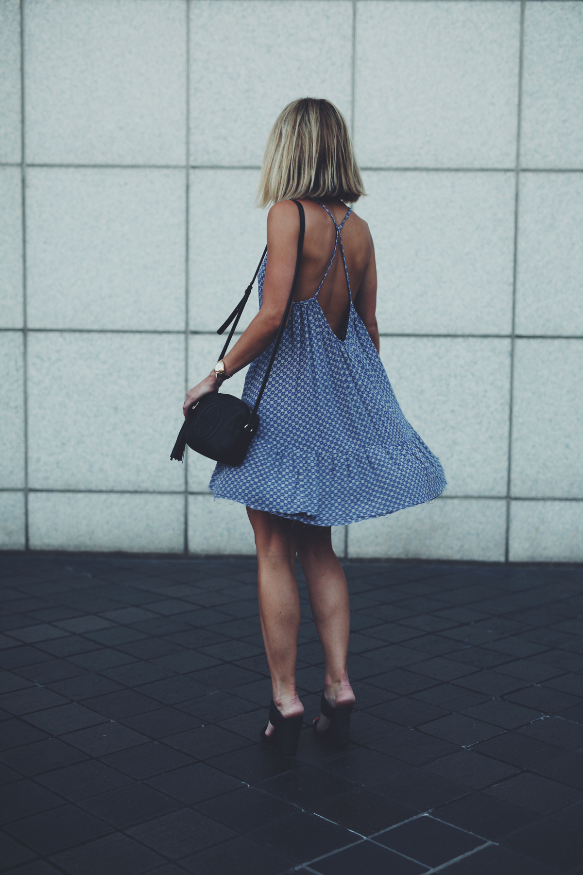 printed slip dress on blogger So Sage